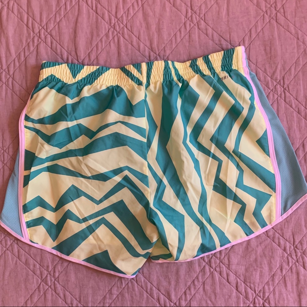 Nike Running Shorts - Picture 2 of 3